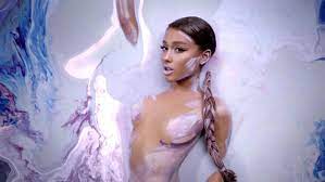 Ariana grande sexy boobs