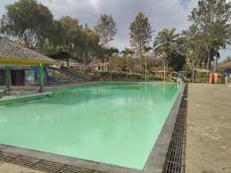Tempat pemandian ini sendiri memiliki luas 1,5 hektar yang dikelola langsung oleh primkop au atau primer koperasi tni angkatan udara bernama abdulrahman saleh, pakis. Swimming Pool Wonosari Di Kota Malang