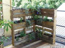 Comment créer des palettes de mobilier de jardin ? Creer Son Jardin Vertical En Palette La Fabrique Du Mur Vegetal