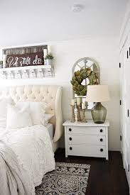 10 Ideas For Decorating Over Your Bed