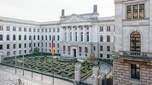 During this period, the federal government, as well as the bundesrat and bundestag, assumed particular responsibility for the european union under the motto together for europe's recovery. Bundesrat Startseite