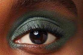 timeless and simple green makeup looks