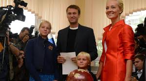 Kanzlerin #merkel und bundesaußenminister @heikomaas zum fall #nawalny: Wahl In Moskau Wie Kandidat Nawalny Von Putin Vorgefuhrt Wird Welt
