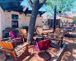 your guide to dog friendly patios in dallas