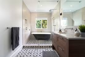 8 narrow bathrooms that rock tubs in