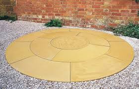 Arcadian Circular Paving With Celtic