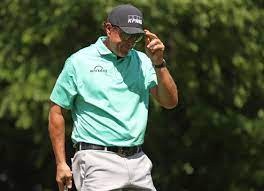 An angry Phil Mickelson, stung by a ...