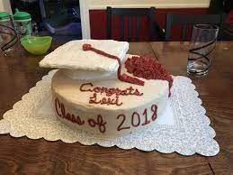 White And Maroon Graduation Cake With Cascading Flowers And Grad Cap  gambar png