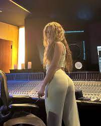 Shakira ass