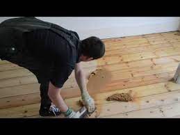 gap filling wooden pine floor with