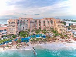 cancun hotels with swim up bar