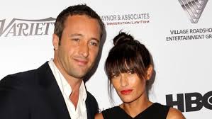 All of the primary cast members take turns with the be here. Hawaii Five 0 Star Alex O Loughlin Das Ist Seine Hubsche Frau Malia