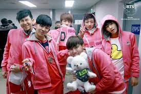 아이돌스타 육상 선수권 대회) is a south korean television program which aired for the first time in 2010. 11 Legendary Bts Moments At The Idol Star Athletic Championships Bias Wrecker Kpop News