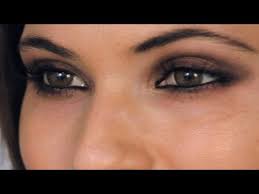 do your eye makeup like selena gomez