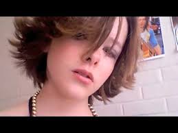 Alice's pixie cut is about down to her chin but higher in some places. My Twilight Alice Cullen Hair Cut Youtube