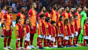 Galatasaray'da büyük işler başarmış ve büyük kupalar kazandırmış bu futbolcular galatasaray'ın gelmiş geçmiş en başarılı futbolcuları. Galatasaray Kadro Ipa International Press Agency