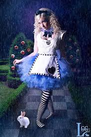 Alice im wunderland kostüm ➤ nutzen sie unsere große auswahl und bestellen sie online zu günstigen konditionen. Alice In The Rain By Lgg Alice Costume Alice In Wonderland Costume Wonderland Costumes