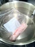 Can I boil chicken in a Ziploc bag?