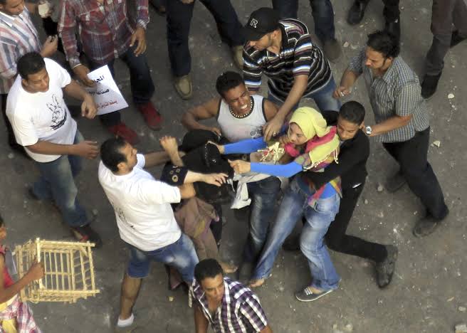 البلطجة النسائية في مصر.. ضحايا في الخفاء وجناة في العلن | سكون | الجزيرة نت