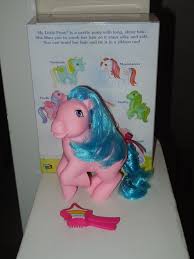 Unicorn ponies with magic wings. Veni Vidi Dolli Review My Little Pony 35th Anniversary Repro Unicorn Pegasus Set