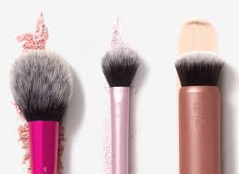 4 essential makeup brushes you need for