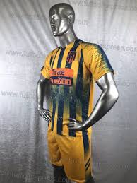 Shorts y medias azules completan el uniforme titular. Uniforme De Futbol Soccer Atletico De Madrid Tercero 2018 19 Amarillo