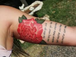 Arm tattoo 20 tattoo ideen für frauen zur inspiration. 1001 Oberarm Tattoo Designs Beispiele Fur Einen Neuen Look