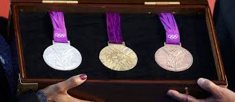 De organisatie voor de olympische spelen in tokio heeft de nieuwe medailles gepresenteerd. Spelen Van Londen Krijgen Grootste Medailles Ooit Het Parool