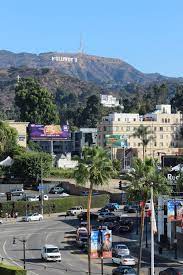 Hollywood is a neighborhood in the central region of los angeles, california. Holivud Zvezdi Filmi I Blyask Pteshestvenik