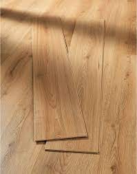 natural oak laminate flooring