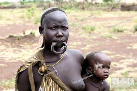 mursi people woman without her lip