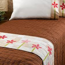6 Free Bed Runner Patterns To Spruce Up