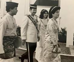 Tengku hassanal ibrahim alam shah 5. Bonda Pakai Semasa Umur 23 Tahun Persalinan Puteri Bongsu Tunku Azizah Curi Tumpuan Nona