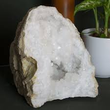Online de ruwe edelstenen kopen vanuit de hele wereld. Ruwe Edelsteen Bergkristal Geodes Groot Stone World
