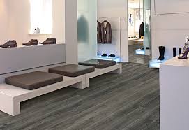 por gray laminate flooring colors