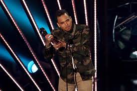 Podcast fans will again decide the winner of the podcast of the year award through voting on twitter through dec. Chris Brown Wins Iheartradio Music Award In Mismatched Nikes Photos Footwear News