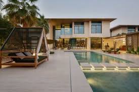 Посмотрите твиты по теме «#designer_villa» в твиттере. A Sprawling Designer Villa Hits The Market At 20m In Dubai Dwell