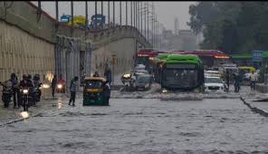 IMD issues orange alert, warns of heavy rainfall in Delhi | Catch News