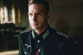 Stalingrad follows the progress of a german platoon through the brutal fighting of the battle of stalingrad. Thomas Kretschmann Biography Films Age Height Personal Life News 2021
