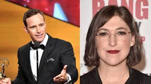 Mike richards, the new host of jeopardy!, has issued an apology after a number of derogatory remarks about little people, jews, people receiving unemployment benefits and sexist comments he made. Mike Richards Mayim Bialik To Split Hosting Duties On Jeopardy Cbc News