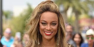tyra banks shows off her natural hair