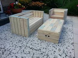 outdoor furniture made with pallets