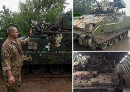 Hmm.., pasukan Rusia berhasil menyita M2 Bradley Ukraina sumbangan AS dan  akan memboyongnya ke Moskow