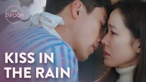 Hal tersebut karena seminggu sebelumnya, drama ini harus ditunda lantaran di korea bertepatan dengan libur imlek. Hyun Bin Kisses Son Ye Jin S Tears Away Crash Landing On You Ep 7 Eng Sub Youtube