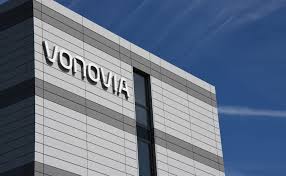 Vonovia hat den aktionären der deutsche wohnen ein übernahmeangebot unterbreitet und will dafür 18 milliarden euro in die hand nehmen. P8hwxu8xj3mw8m