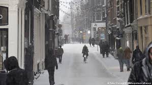 In winter it is not too cold, although sometimes there are heavy snowfall and freezing. La Nieve Cubre Holanda Por Primera Vez En 10 Anos Europa Al Dia Dw 08 02 2021