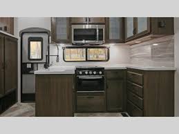 travel trailers fifth wheels