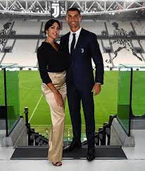 O isim de i̇spanyol model georgina rodriguez. Ronaldo Und Seine Schwangere Das Schwangere Madchen Cristiano Ronaldo Ruht Sich Auf Ibiza Aus Einige Fakten Aus Dem Leben Von Georgina
