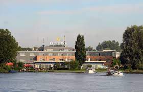 See related links to what you are looking for. Tulip Inn Amsterdam Riverside Hotel De