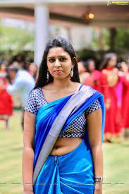 The umbilicus is used to visually separate the abdomen into quadrants. Pin By Vennila Vani On Real Aunty Navel Indian Navel Beautiful Women Pictures Most Beautiful Indian Actress